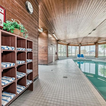 Stony Plain Inn & Suites Екстериор снимка