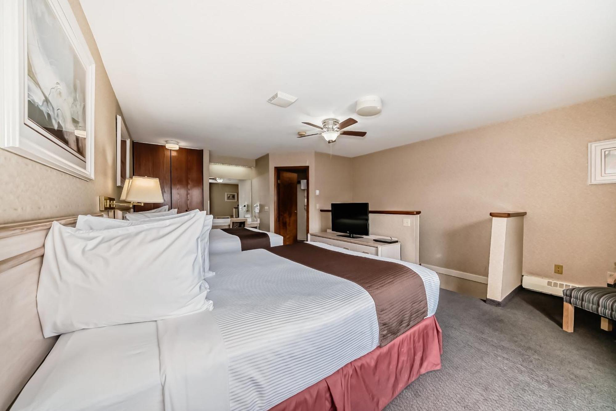 Stony Plain Inn & Suites Екстериор снимка