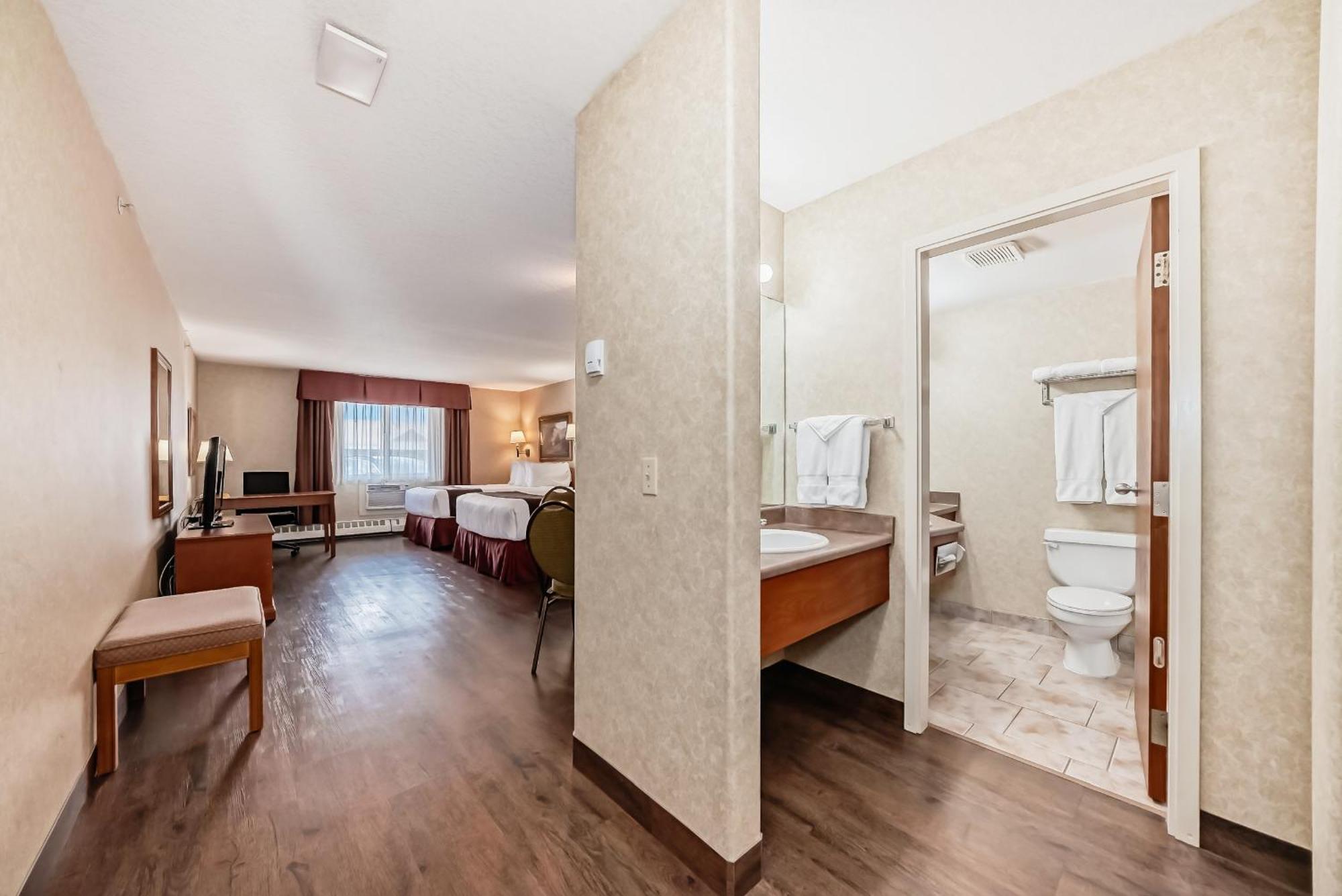 Stony Plain Inn & Suites Екстериор снимка