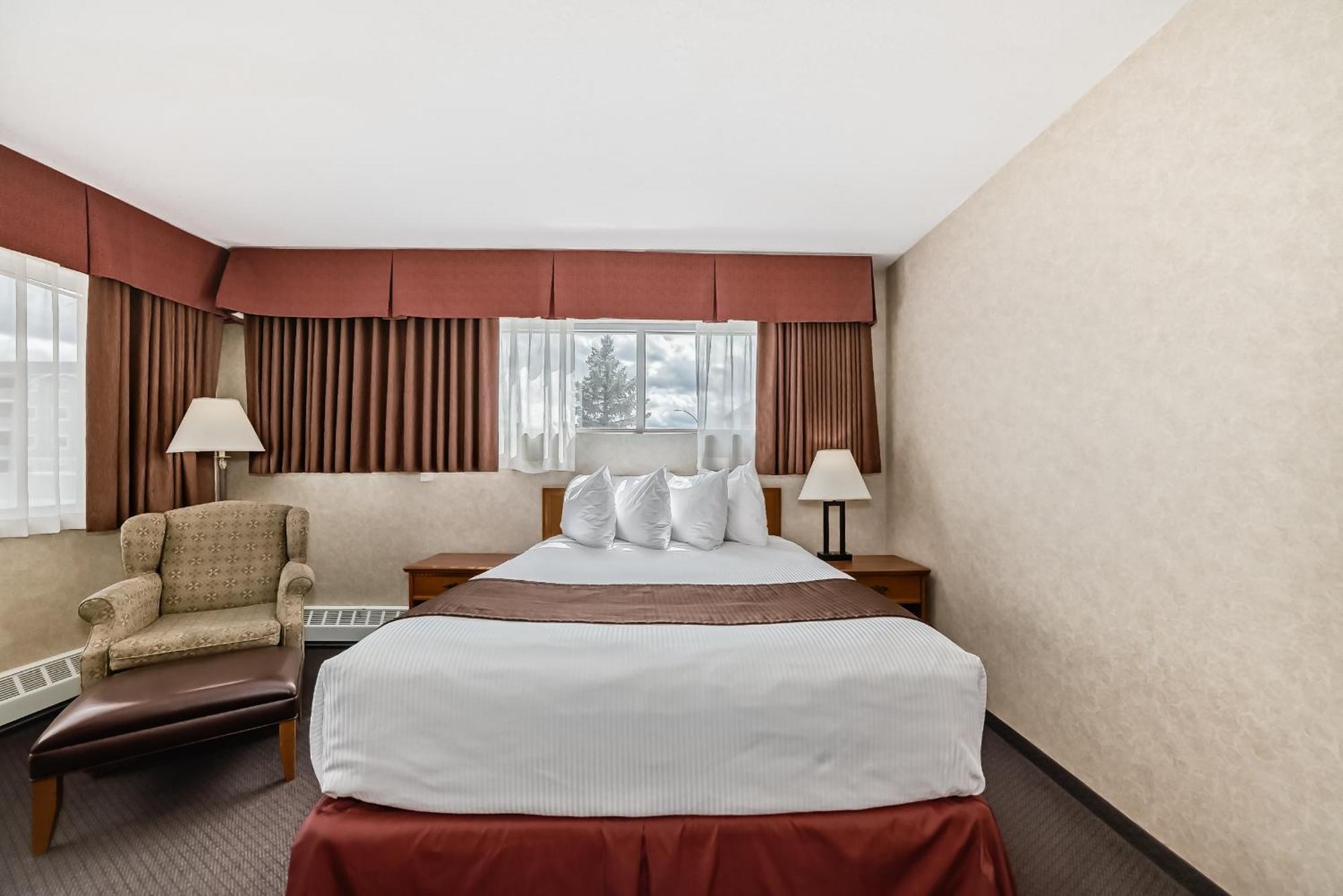 Stony Plain Inn & Suites Екстериор снимка