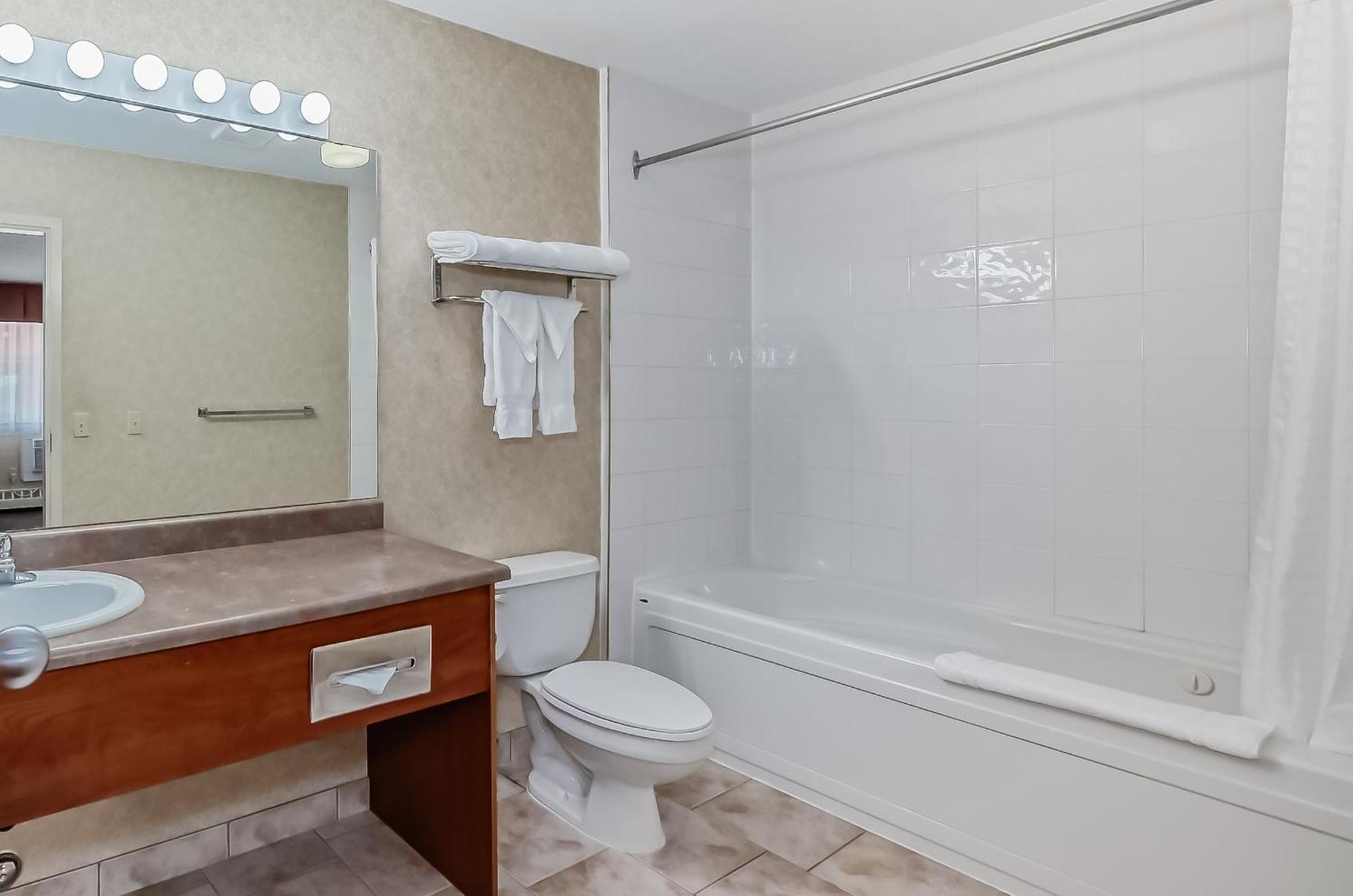 Stony Plain Inn & Suites Екстериор снимка