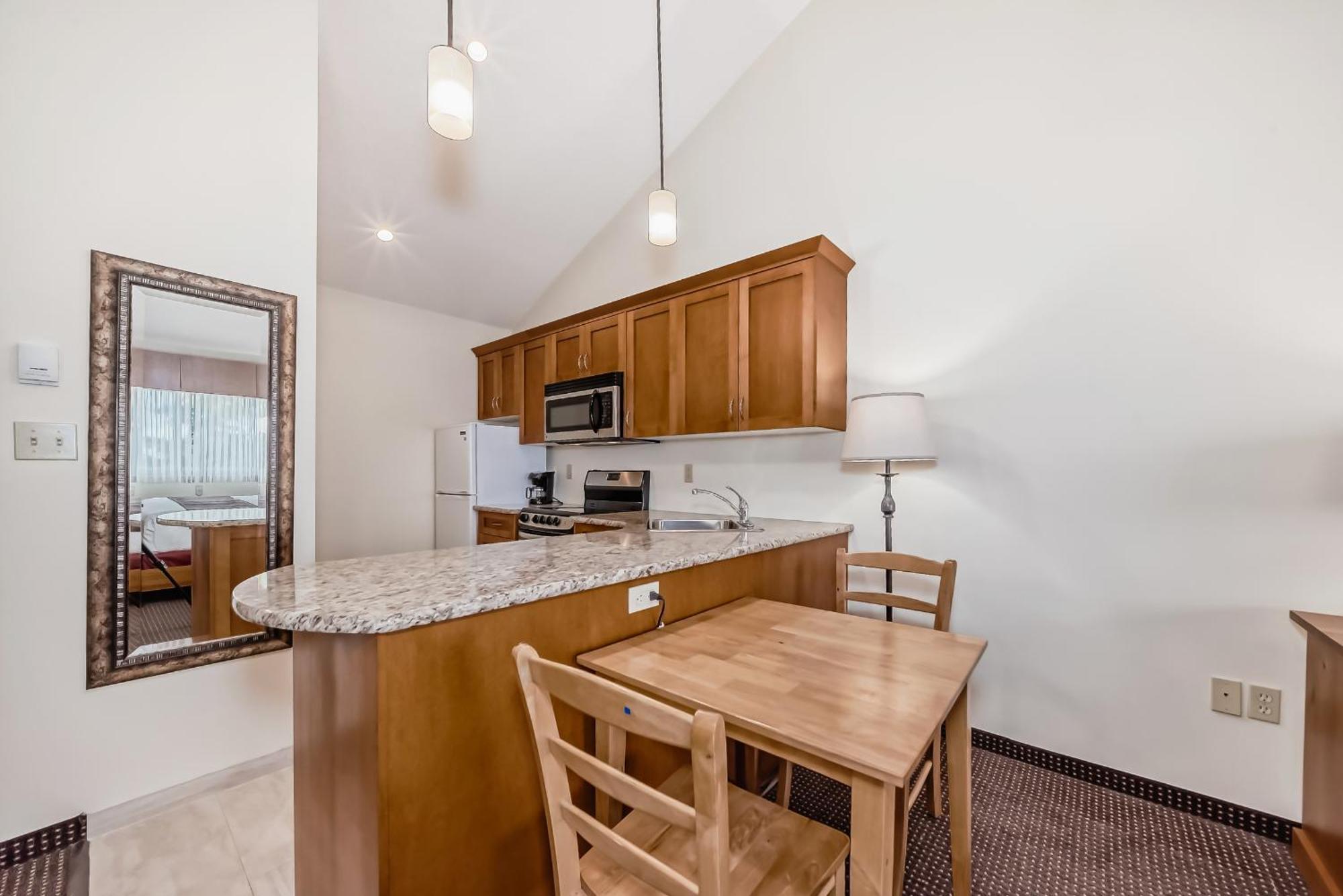 Stony Plain Inn & Suites Екстериор снимка