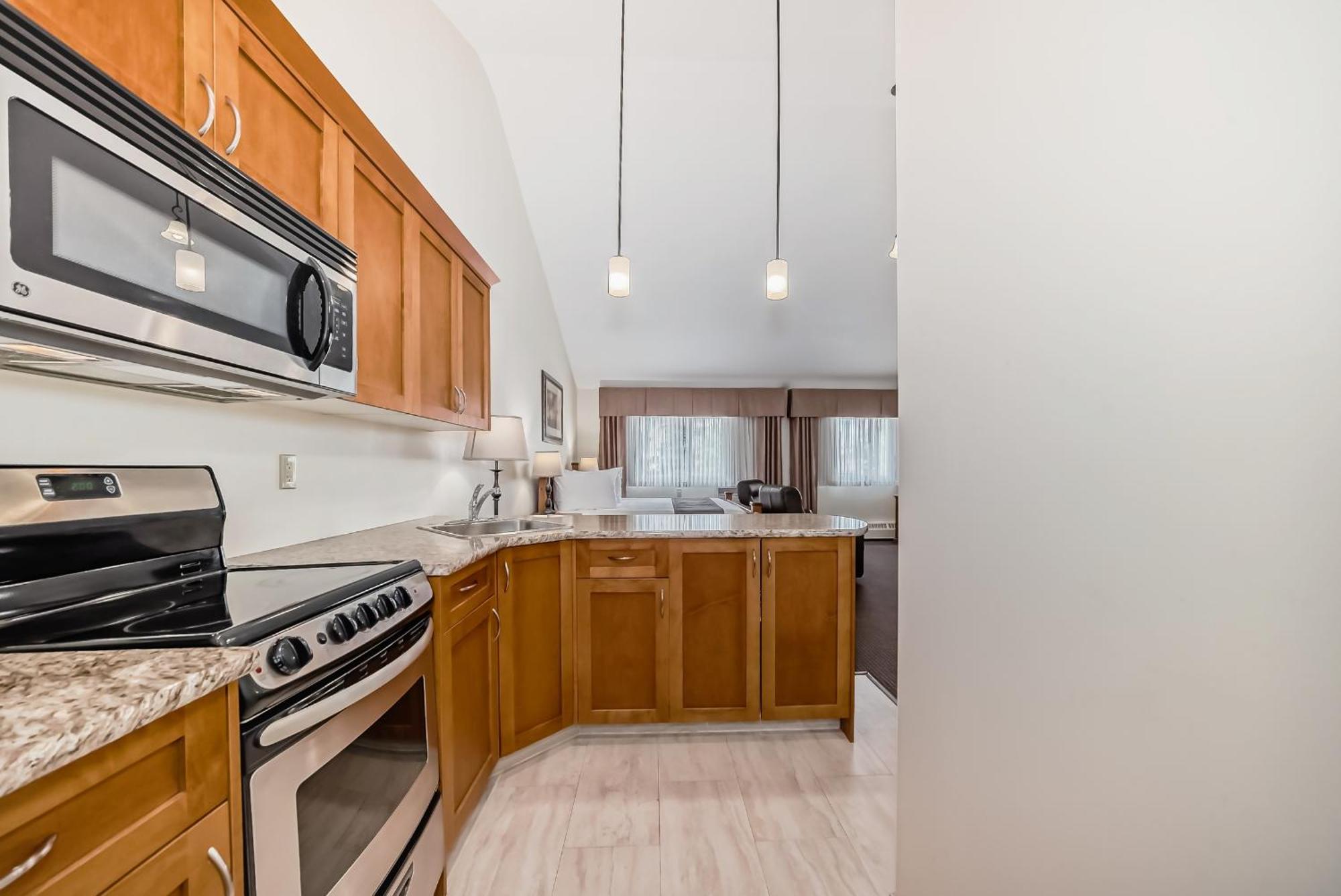 Stony Plain Inn & Suites Екстериор снимка