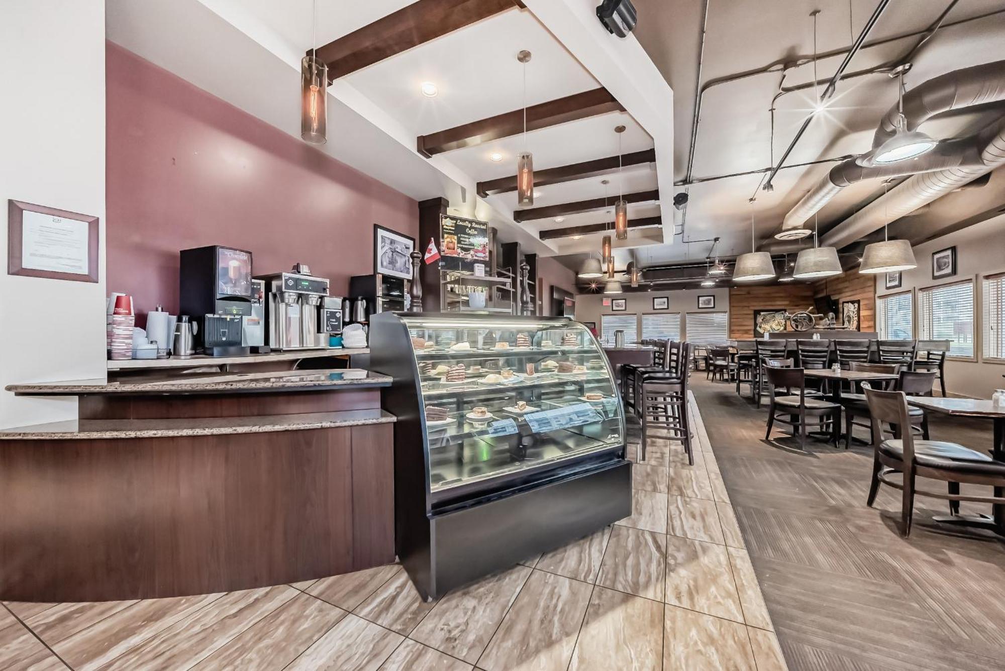 Stony Plain Inn & Suites Екстериор снимка