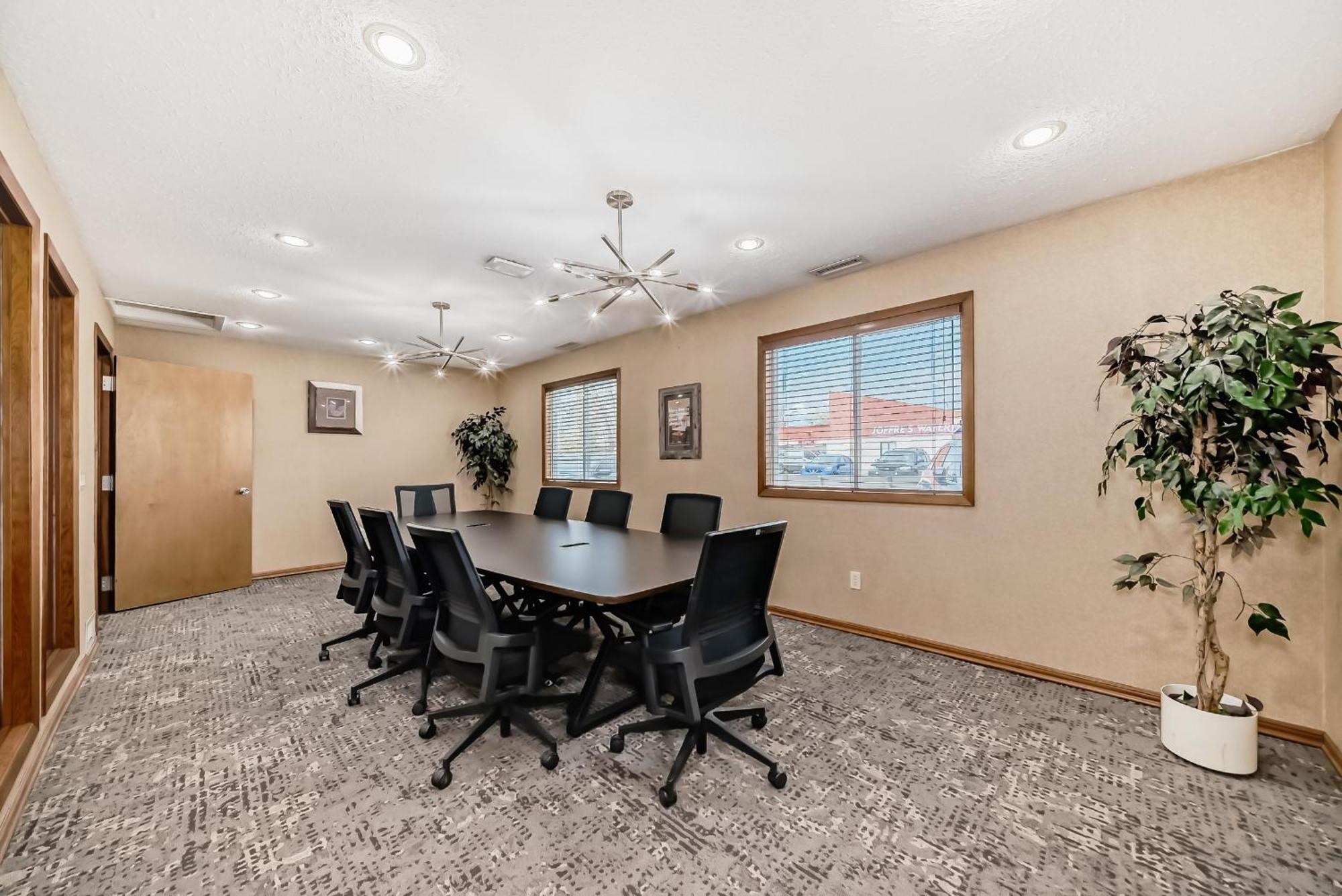 Stony Plain Inn & Suites Екстериор снимка
