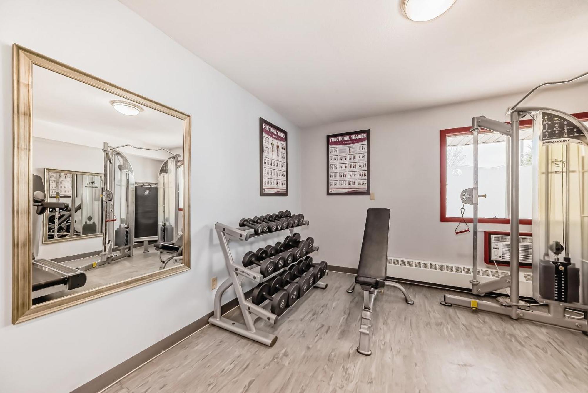 Stony Plain Inn & Suites Екстериор снимка