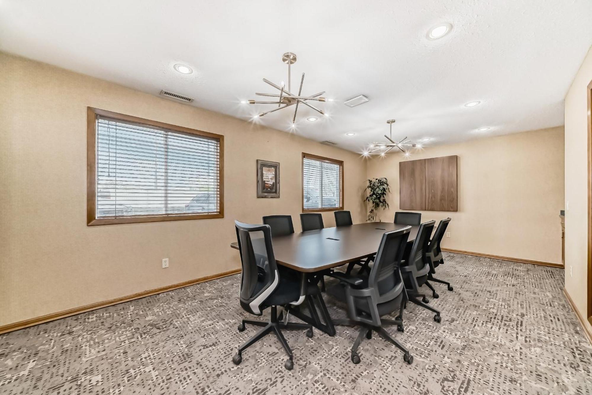 Stony Plain Inn & Suites Екстериор снимка