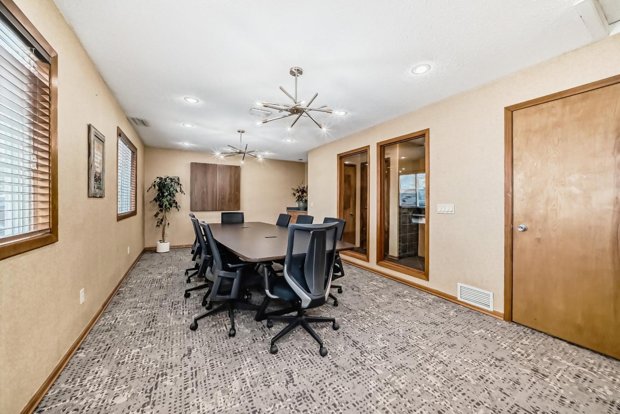 Stony Plain Inn & Suites Екстериор снимка