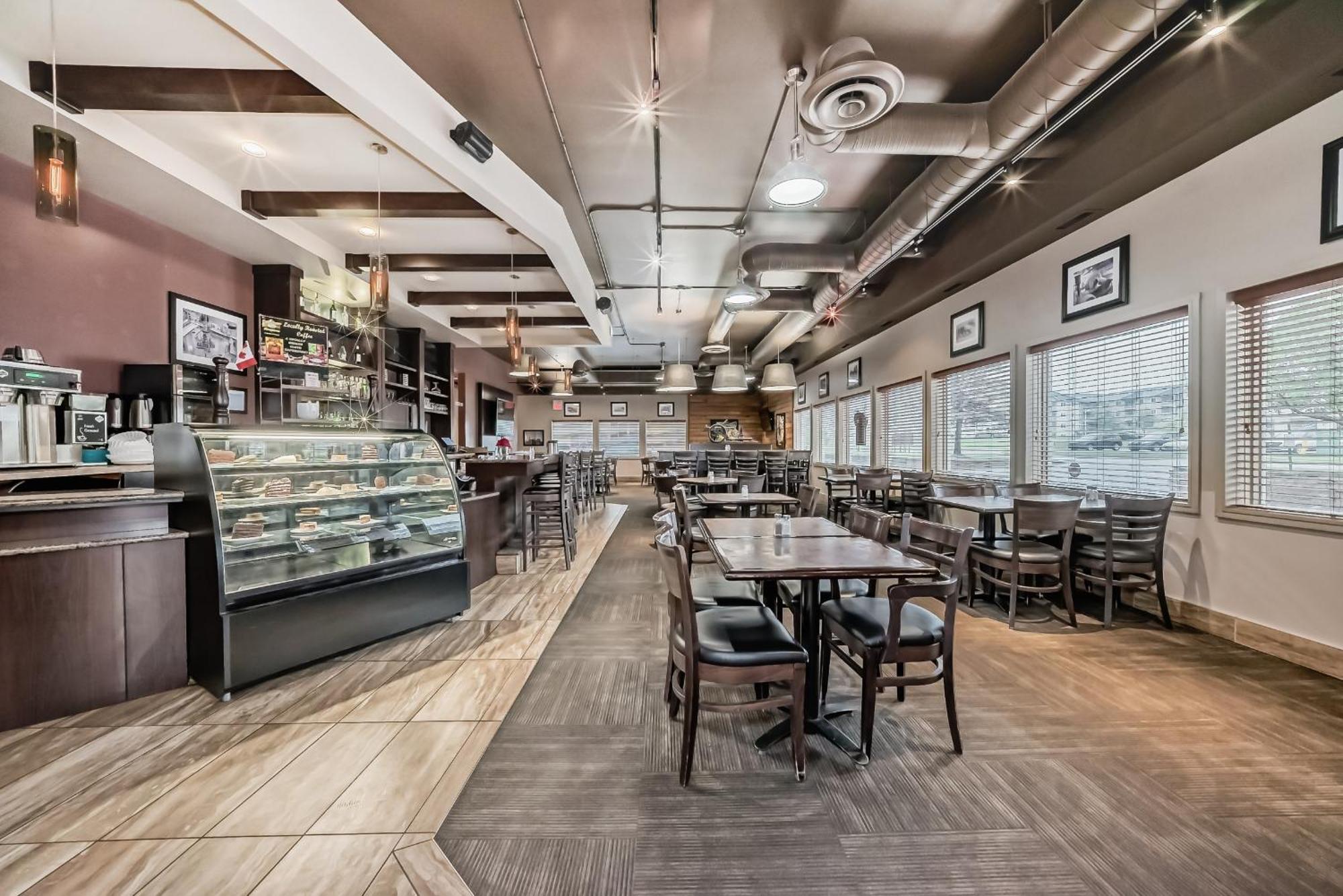 Stony Plain Inn & Suites Екстериор снимка